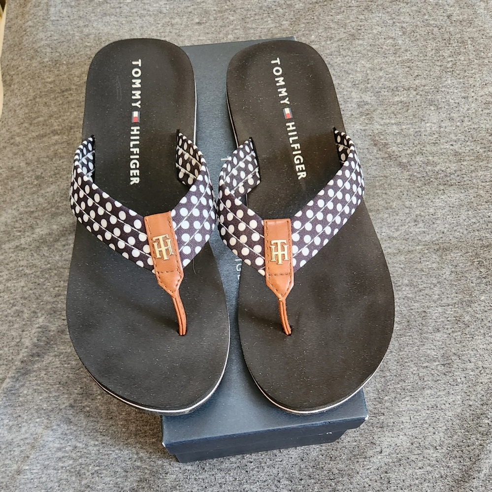 Tommy Hilfiger Womens Cazidine Logo Casual Sandals Black and White Polka Dot